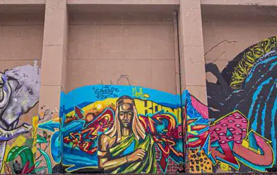 Kinshasa's Centre culturel Le Zoo Unveils New Façade Celebrating African Women