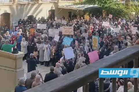 وقفة احتجاجية أمام مراقبة التعليم بطرابلس