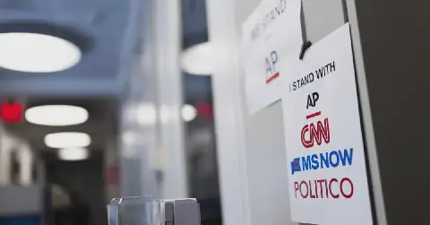 US Administration Accuses Media Outlets of Unprofessionalism