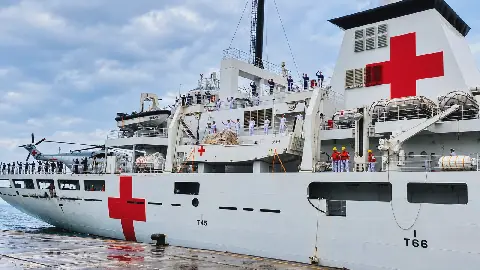 Chinese hospital ship Auspicious Ark docks in Conakry for a week of free medical care