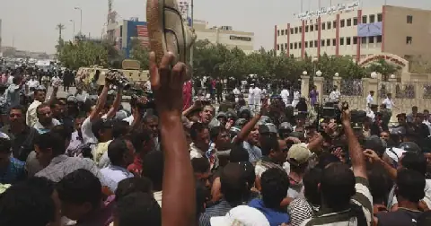 Égypte : rassemblement pour demander la libération de six journalistes d’investigation