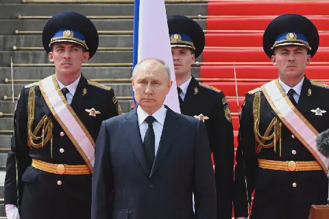 La Russie appelle les diplomates et étrangers à quitter Kiev, ciblée à répétition