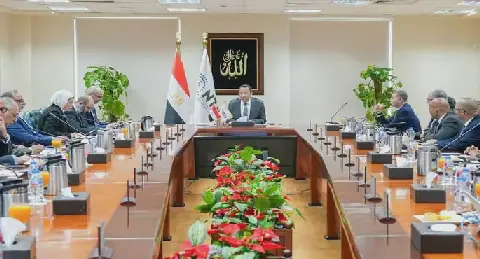 وزير الاتصالات: تعميق التصنيع المحلي ودعم الشراكة مع القطاع الخاص لجذب الاستثمارات وخلق فرص العمل