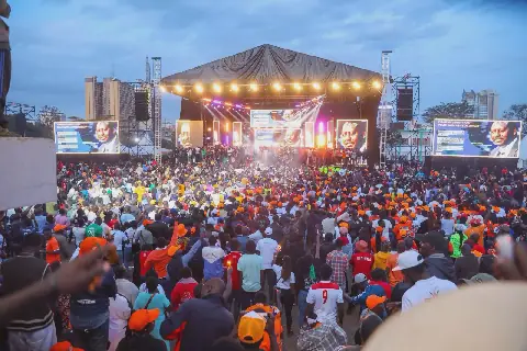 Kenyans Hold Candlelight Vigils to Honour Raila Odinga
