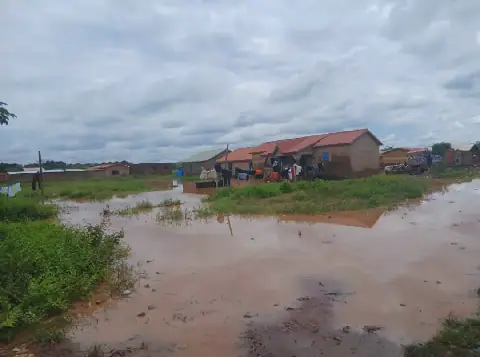 Des dizaines de familles sans abri après de violentes inondations à Dar-Es-Salam en Guinée