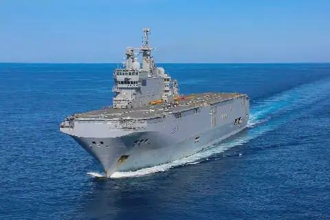COOPÉRATION MILITAIRE : LE PORTE-HÉLICOPTÈRES MISTRAL FAIT ESCALE À DAKAR