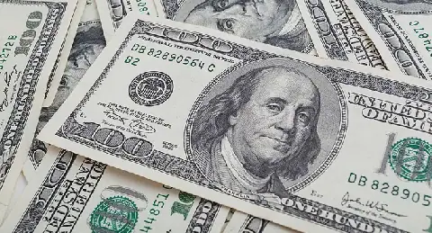 الدولار يرتفع أمام العملات الرئيسية مع استمرار المخاوف التضخمية وتراجع توقعات خفض الفائدة الأمريكية
