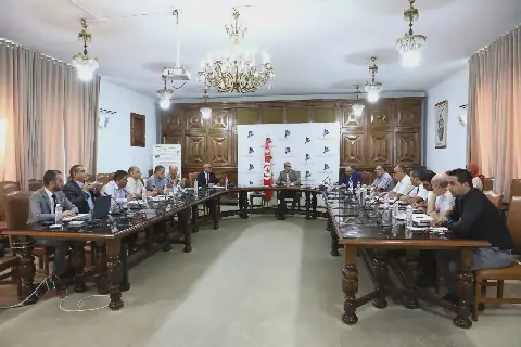 Tunisia's Ministry of Equipment Discusses Plan to Revitalize Somatra-Gat Company