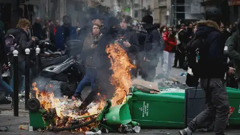 Hundreds of French High Schools Closed Amid Ongoing Student Protests