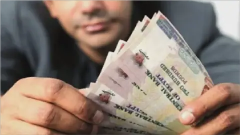 Egyptian National Bank Offers Loans to Pensioners and Couples