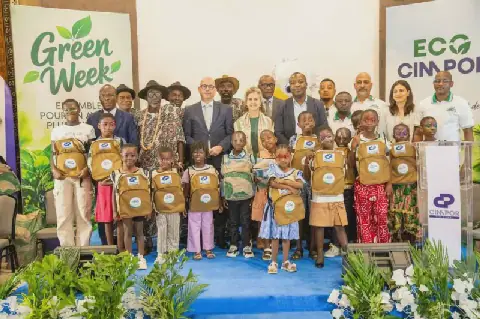 Côte d'Ivoire: Des cartables recyclés pour une école plus verte