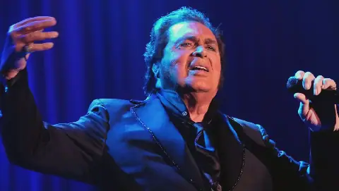Engelbert Humperdinck Recalls Unwanted Advances from Talent Agents