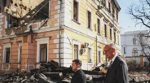 Russian Drone Strikes Hit Kyiv Bridges as German Chancellor Visits Ukraine