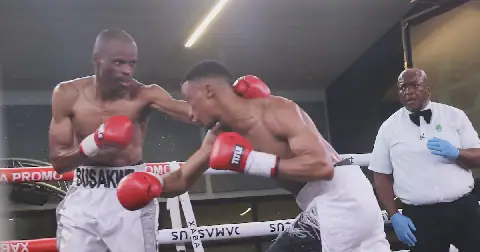Khaya Busakwe fighting against Siyabulela Hem