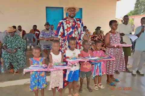 Côte d'Ivoire: Songon-Té Chefferie Provides Over 300 Students with School Kits