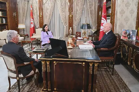 Tunisian President Monitors Implementation of Law to Hire Unemployed University Graduates