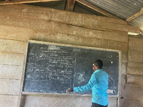 Journée internationale des enseignants : appel à la réintégration dans les écoles de zones d’accueil pour les instituteurs déplacés de guerre