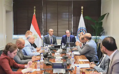 Egypt to Increase Teachers' Incentive Pay to 2100 Pounds