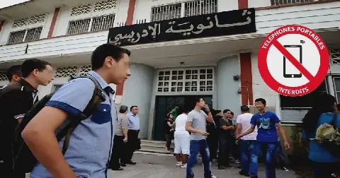 Algerian Education Ministry Cracks Down on Smartphone Use in Schools