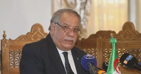 وصول جثمان مدير ديوان رئاسة الجمهورية الراحل بوعلام بوعلام إلى أرض الوطن