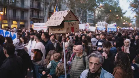 Spanish Unions Call for General Strike Over Housing Crisis and Rent Increases