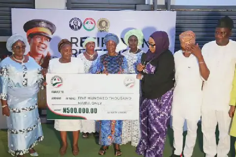 Ogun PDP Dep Guber Candidate Honours Retired Traffic Warden