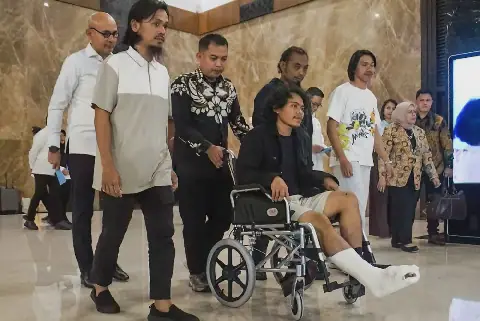 Four Indonesian seamen return home after Somali pirate ordeal