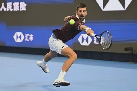 Djokovic Advances to China Open Final After Medvedev's Disqualification