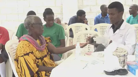 Mutundwe residents turn up for free medical camp