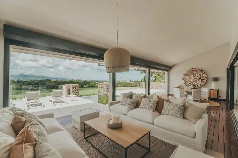 Luxury Penthouse in Mauritius Offers Panoramic Mountain Views