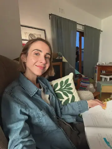 Die aktrise Simoné Pretorius het vir ’n wyle babadoeke vir die kameras verruil.