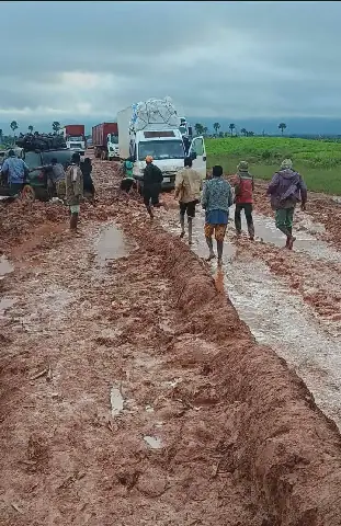 Plateau: Poor state of Vom-Ganawuri-Manchok road leaves motorist stranded