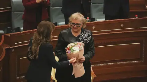 Economista Justina Shiroka Pula eleita Presidente do Kosovo
