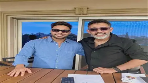 Egyptian Artist Ahmed Jamal Teases Fans with Photo of Upcoming Collaboration with Amr Mostafa