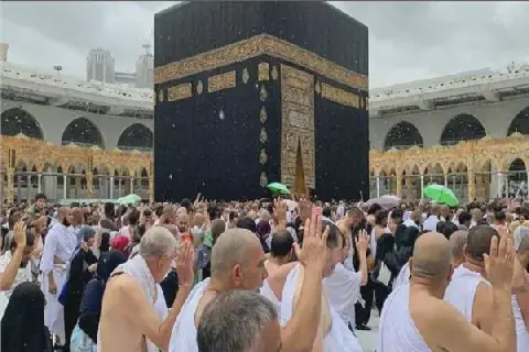 Saudi Arabia Halts Operations of 4 Umrah Companies and 4 Agents