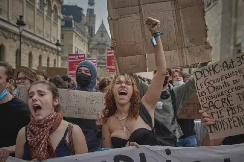 Trump blames France unrest on Islam, migration
