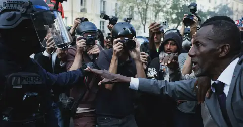 Hundreds Arrested in French School Protests as Macron Summons Ministers