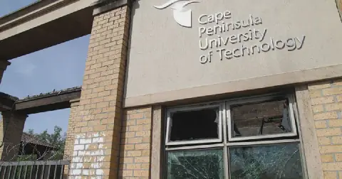 South African MPs Urge Intervention in Dental Technicians Dispute