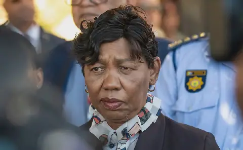 Angie Motshekga, minister van verdediging en militêre veterane.