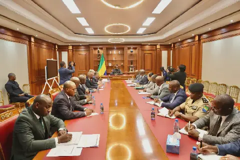 Gabon/Pénurie de carburant : le chef de l’État mobilise les acteurs du secteur pétrolier pour un retour rapide à la normale