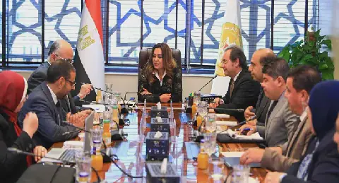 وزيرة البيئة تبحث إنشاء ذاكرة مؤسسية للوزارة وجهازي شئون البيئة والمخلفات