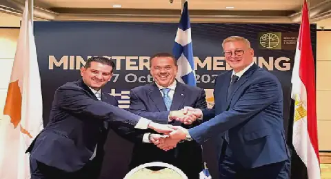 وزير البترول يبحث مع نظيريه القبرصى واليونانى تسريع استغلال موارد الغاز الطبيعى بشرق المتوسط