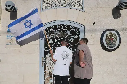 British diplomats to remain at scaled-down mission in Jerusalem