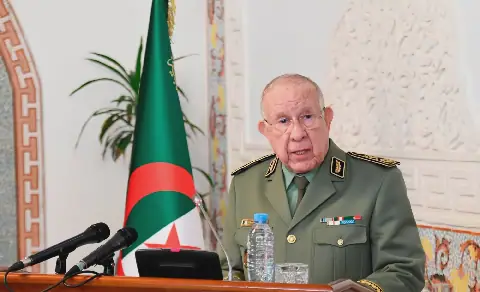 الفريق أول شنقريحة يشرف على مراسم التنصيب الرسمي للواء علي سيدان  قائدا جديدا للدرك الوطني