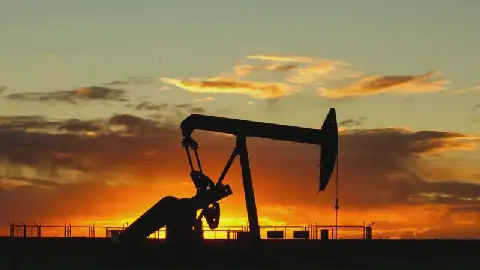 Oil Prices Surge and Stocks Slide as Inflation Fears Return