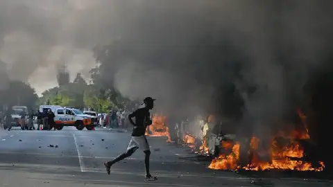 South Africa Unrest: 24 Vehicles Torched as Police Move to Contain Soweto, Durban Violence