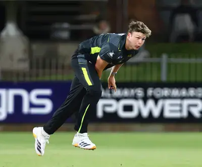 Dafabet Warriors fast bowler Matthew Boast put on a clinic in powerplay bowling as he took three wickets in two overs to help the Warriors to victory over the Northern Cape Heat in Gqeberha on Thursday.