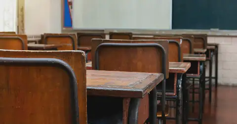 Four-year study finds pupils in poorer schools more likely to fall behind.