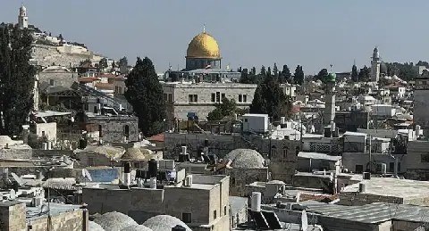 بريطانيا تزيل لافتات قنصليتها بالقدس بعد أمر إسرائيلى