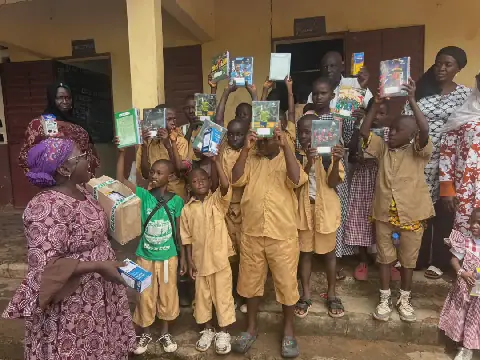 APC Donates to Dogbéré Elementary School in Dubréka